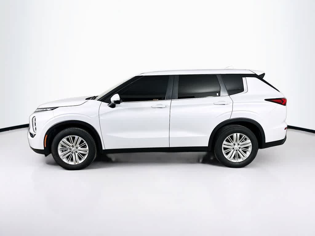 Used 2024 Mitsubishi Outlander ES FWD image 3
