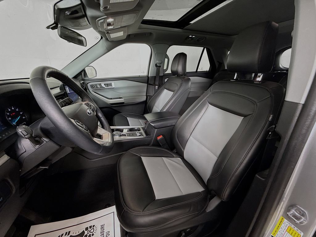 Certified 2023 Ford Explorer XLT w/ Equipment Group 202A image 9