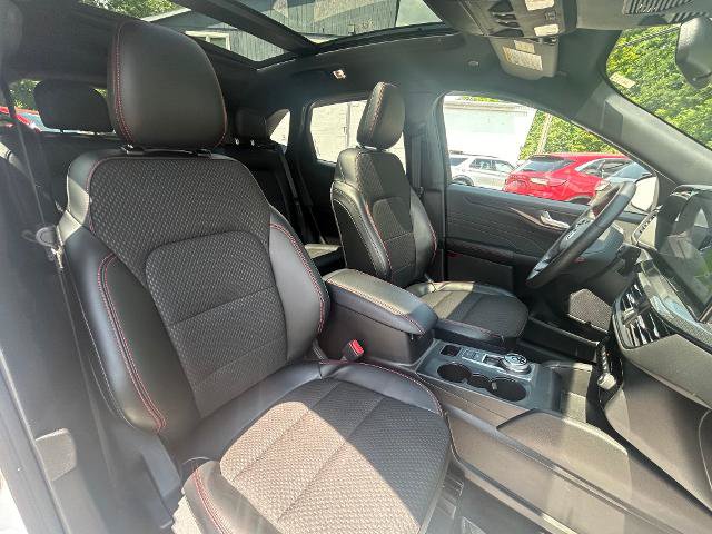 Certified 2023 Ford Escape ST-Line w/ Tech Pack #1 AWD/4WD image 9