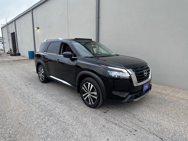 Used 2024 Nissan Pathfinder Platinum w/ Cargo Package FWD image 5