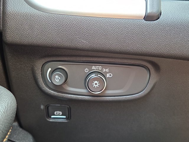 Used 2020 GMC Terrain SLE FWD image 25