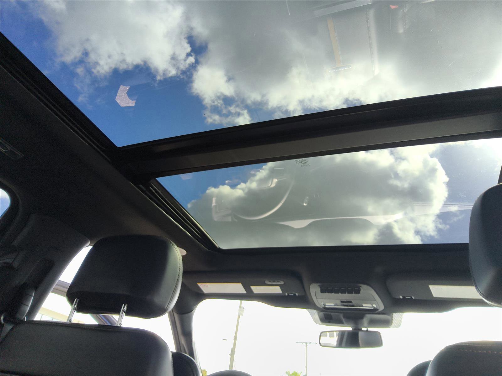 Certified 2024 Ford F350 Platinum w/ Tremor Off-Road Package image 27