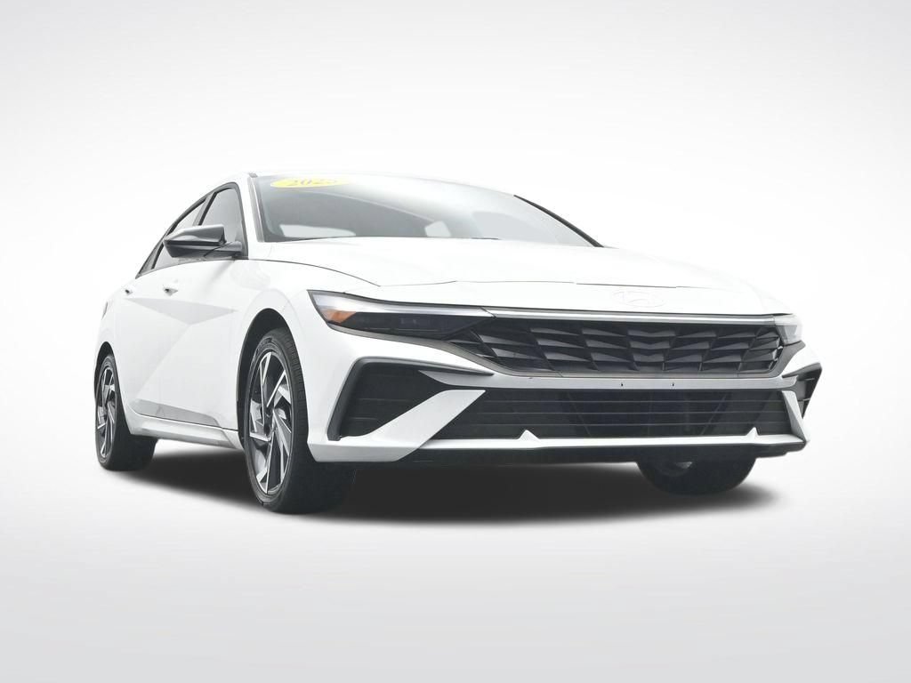 Used 2025 Hyundai Elantra SEL FWD image 40