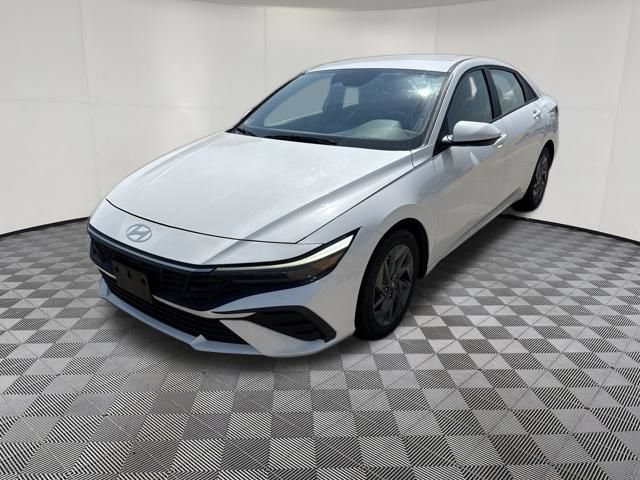 Used 2024 Hyundai Elantra SEL FWD image 13