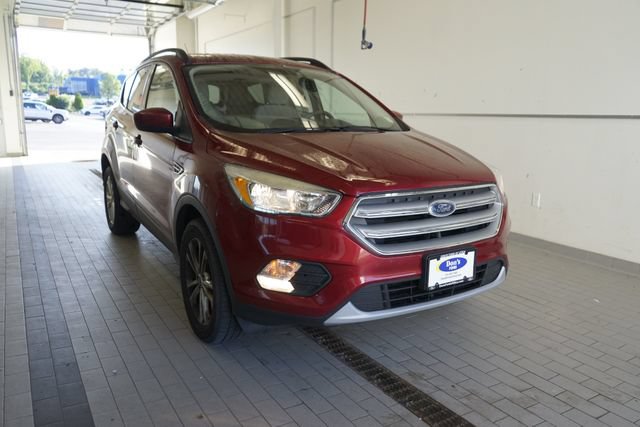 Certified 2018 Ford Escape SE w/ SE Sync 3 Package AWD/4WD image 16