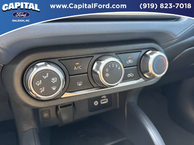 Used 2025 Nissan Versa SV FWD image 28