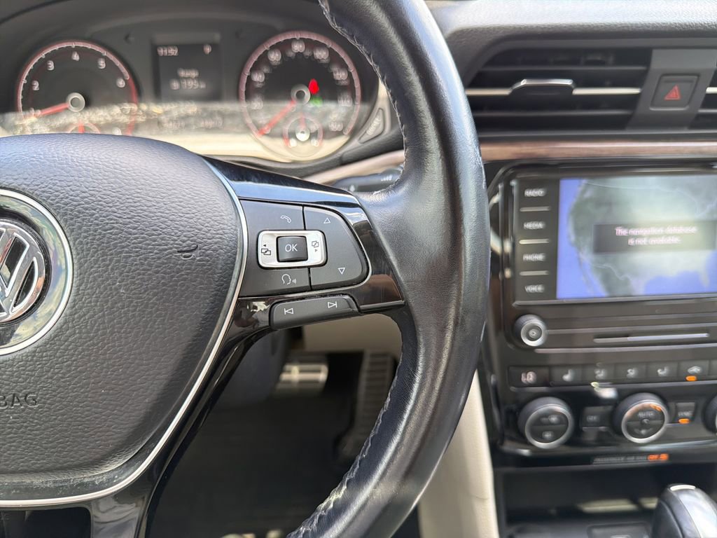 Used 2020 Volkswagen Passat 2.0T SEL image 26