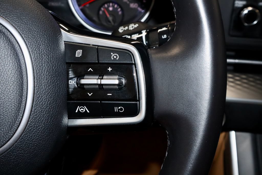 Used 2024 Kia Carnival LX FWD image 29