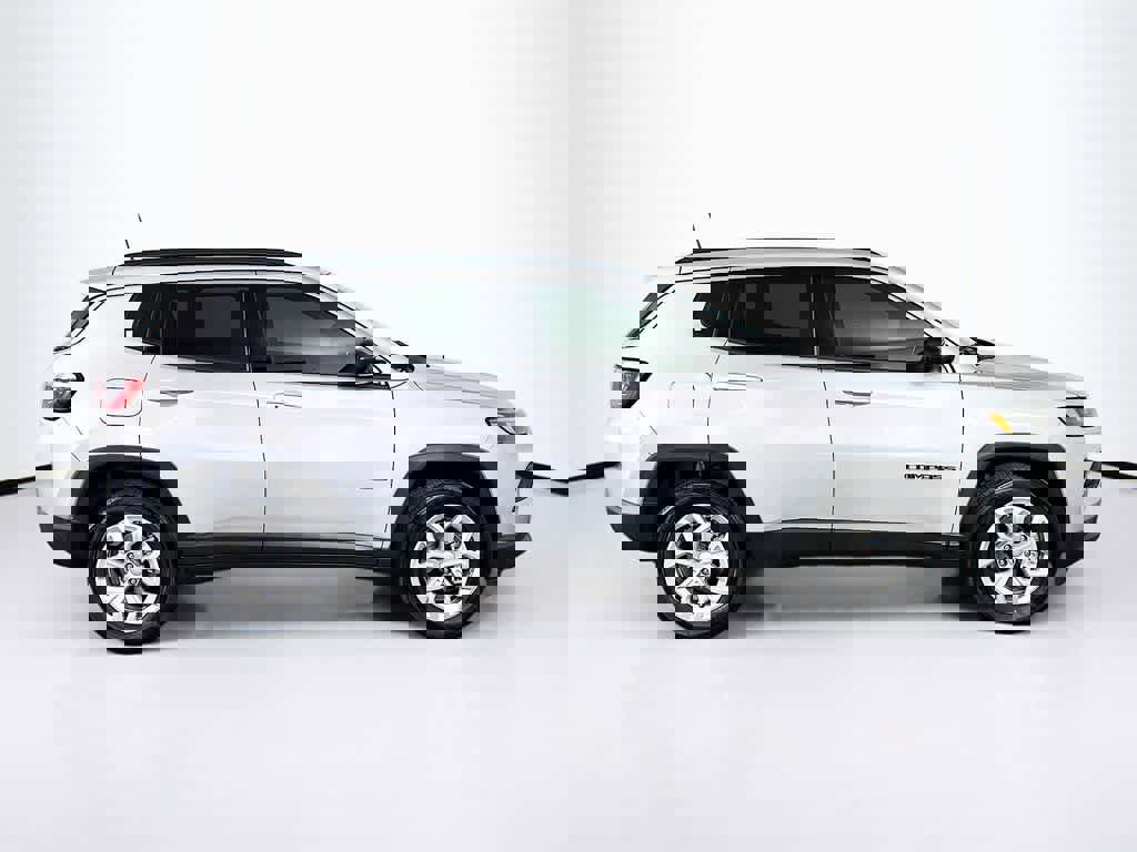 Used 2024 Jeep Compass Latitude image 26