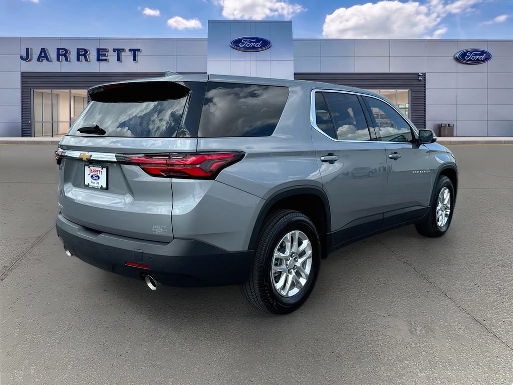 Used 2023 Chevrolet Traverse LS w/ Safety Package FWD image 7