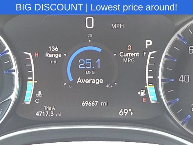Used 2023 Chrysler Pacifica Touring-L FWD image 47