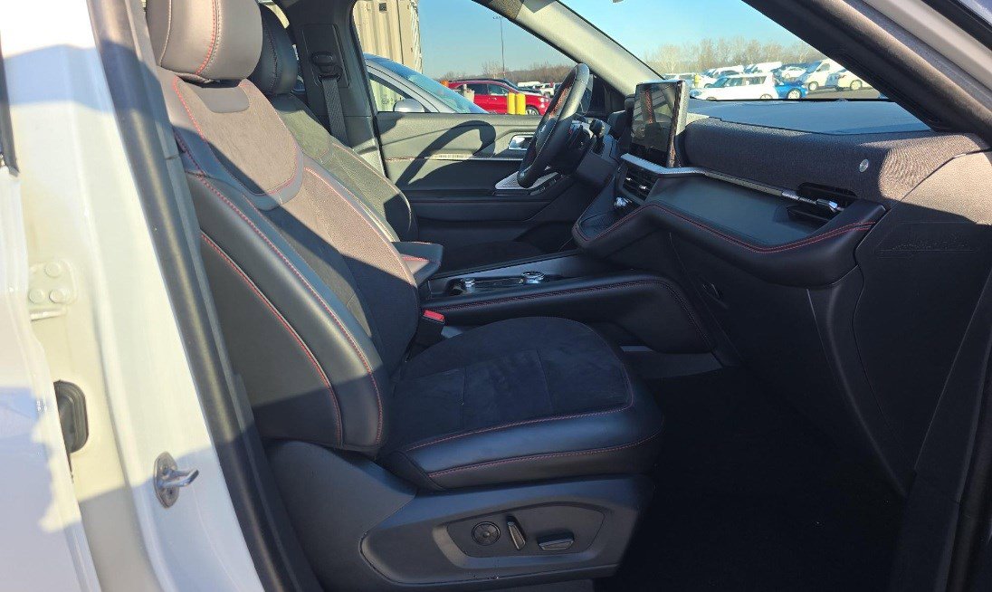 Certified 2025 Ford Explorer ST image 13