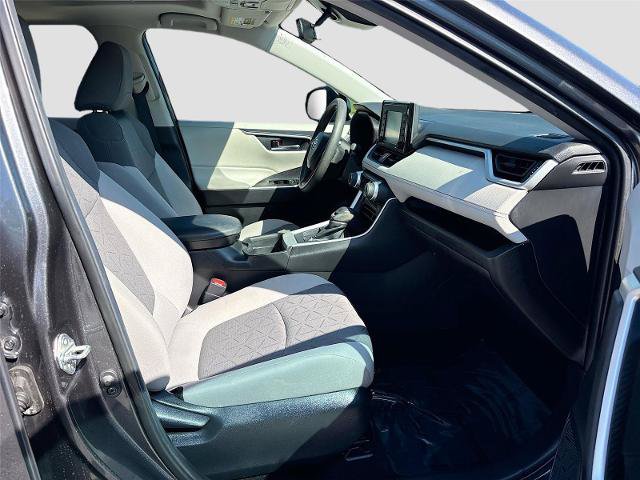 Used 2021 Toyota RAV4 XLE w/ Convenience Package FWD image 29