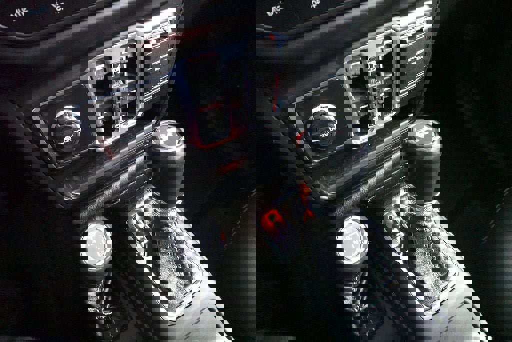 Used 2020 Jeep Wrangler Unlimited Sahara image 17