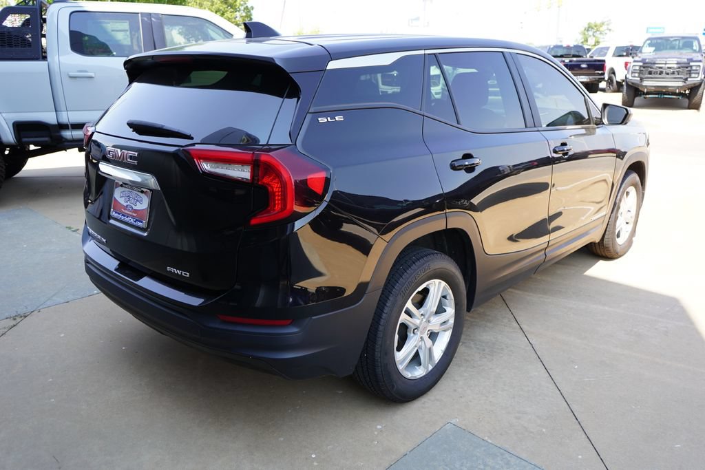 Used 2024 GMC Terrain SLE AWD/4WD image 11