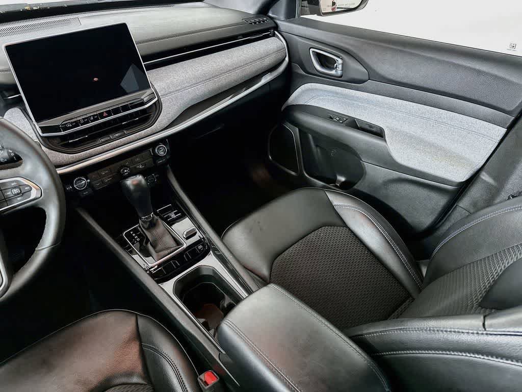 Used 2023 Jeep Compass Latitude AWD/4WD image 14