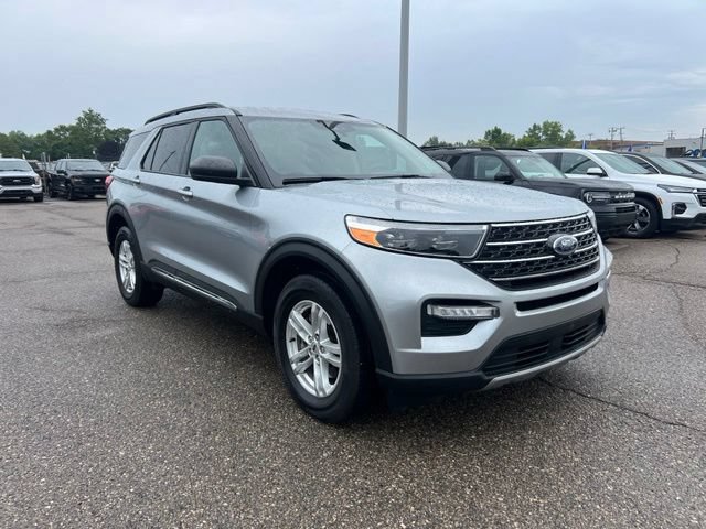Certified 2023 Ford Explorer XLT w/ Equipment Group 202A AWD/4WD image 3