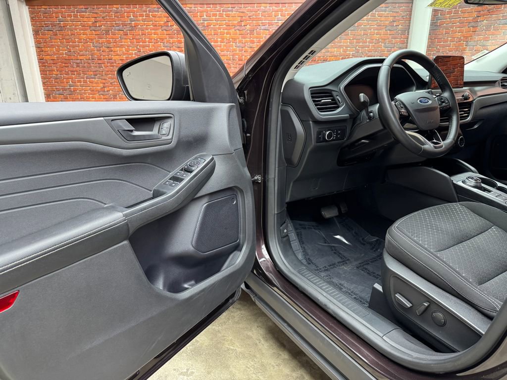 Certified 2023 Ford Escape Active AWD/4WD image 9