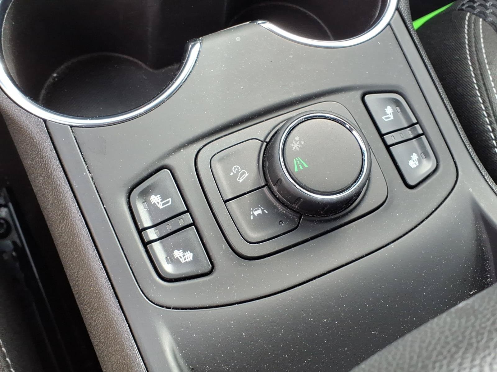 Used 2024 GMC Terrain SLE w/ Driver Convenience Package FWD image 11