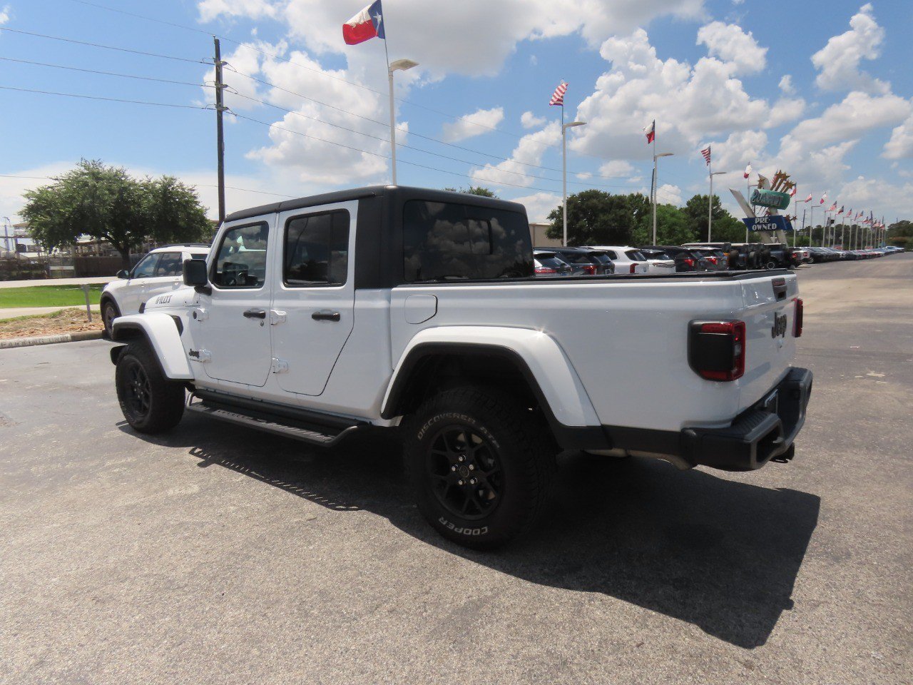 Used 2024 Jeep Gladiator Sport AWD/4WD image 16