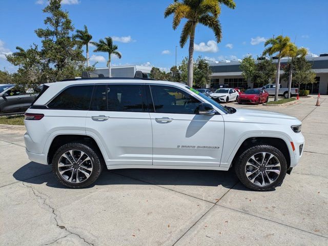 Used 2022 Jeep Grand Cherokee Overland AWD/4WD image 10