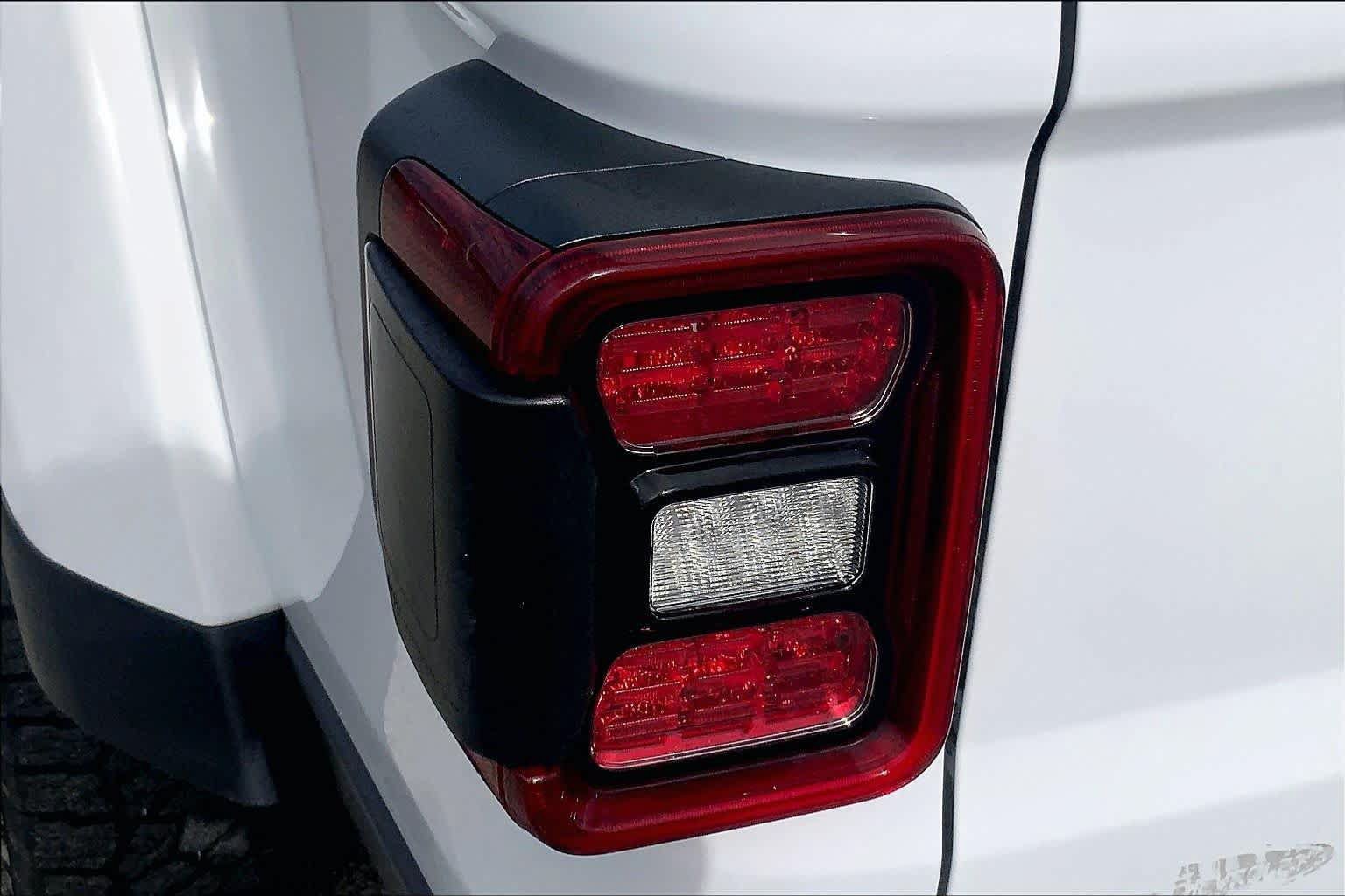 Used 2023 Jeep Gladiator Mojave w/ LED Lighting Group AWD/4WD image 29