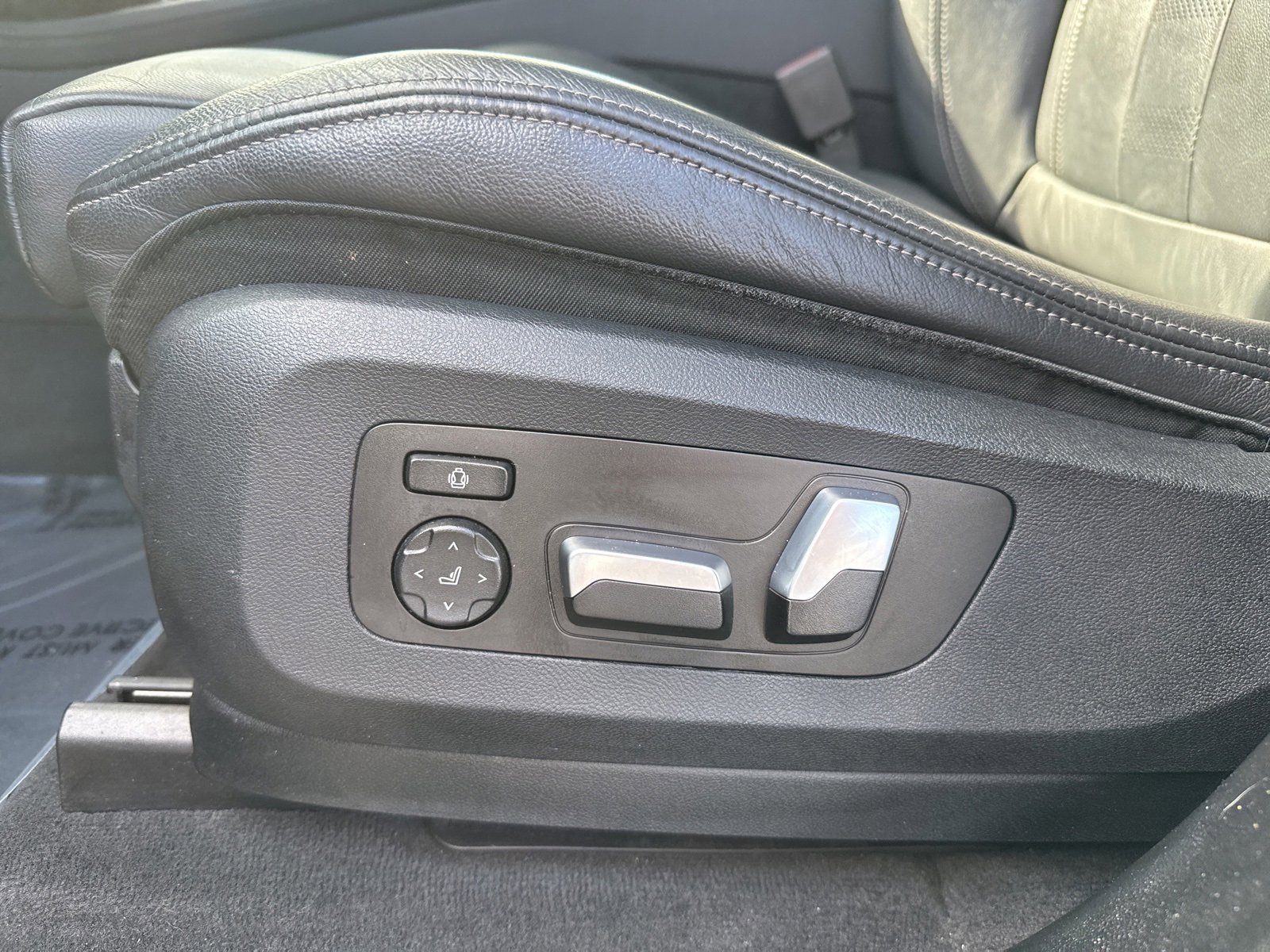 Used 2021 BMW X7 xDrive40i w/ Parking Assistance Package image 33