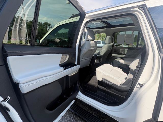 Certified 2025 Ford Expedition Max Platinum w/ Driver's Package AWD/4WD image 30