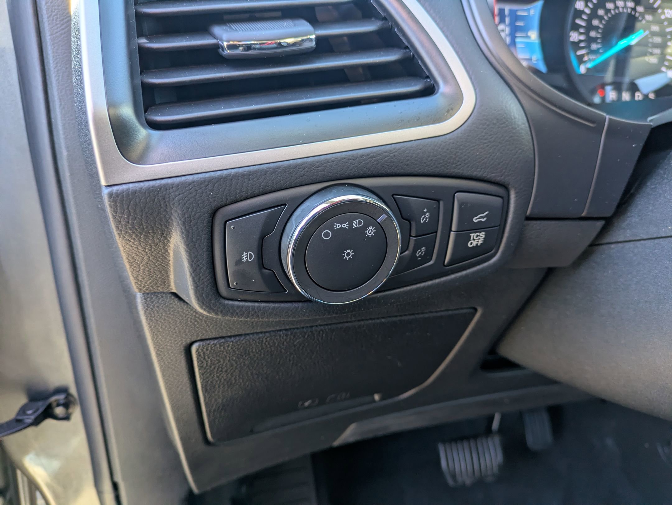 Certified 2022 Ford Edge SEL w/ Convenience Package image 17