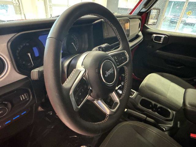Used 2025 Jeep Wrangler Unlimited Sahara w/ Safety Group AWD/4WD image 9