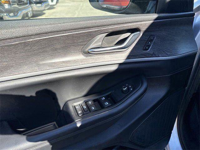 Used 2024 Jeep Grand Cherokee Limited image 23