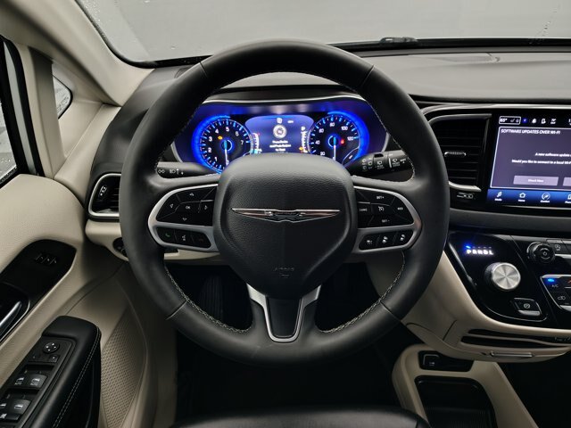 Used 2024 Chrysler Pacifica Touring-L FWD image 34