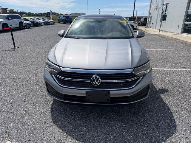 Used 2024 Volkswagen Jetta SE w/ Panoramic Sunroof Package FWD image 3