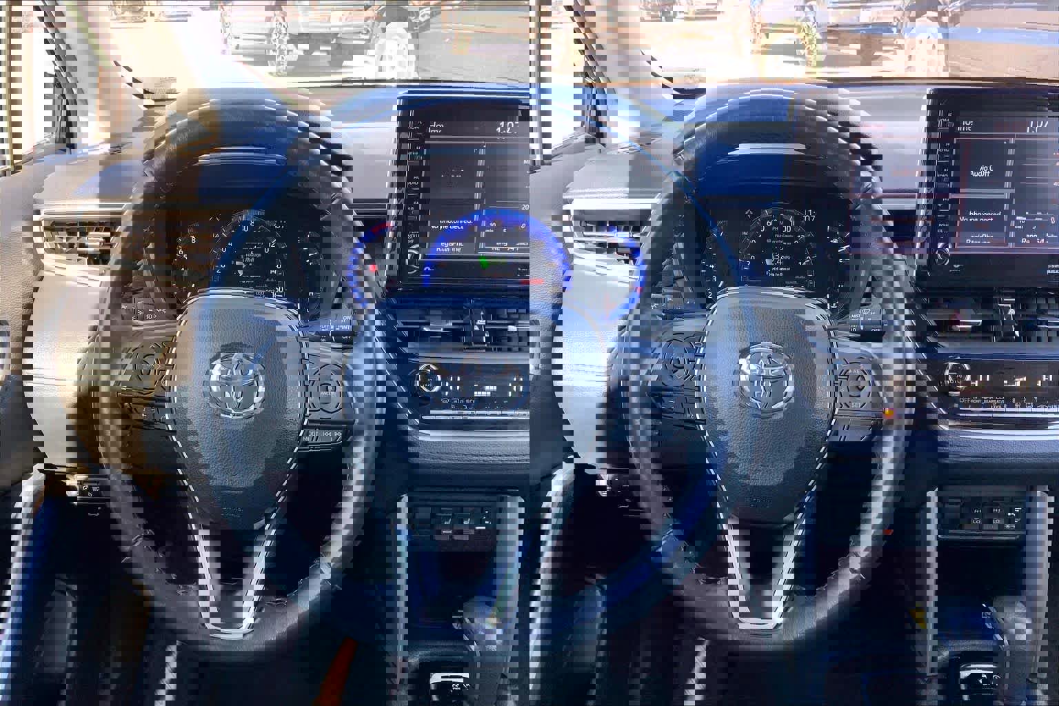 Used 2022 Toyota Corolla Cross XLE image 5