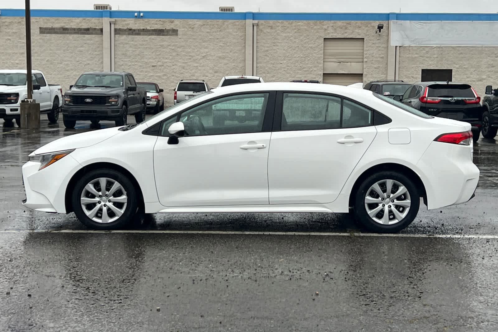 Used 2023 Toyota Corolla LE image 2