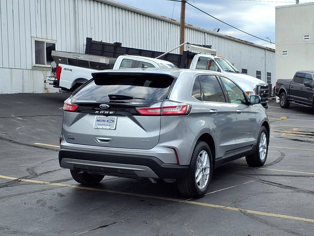 Certified 2023 Ford Edge SEL w/ Convenience Package AWD/4WD image 3