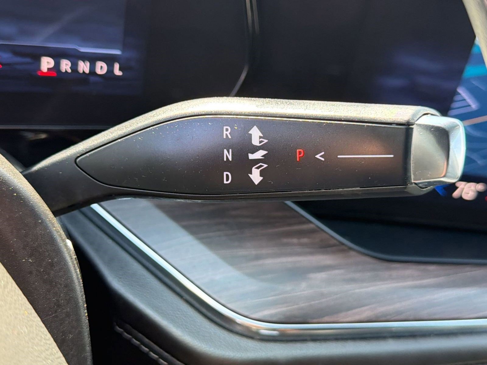 Used 2025 Chevrolet Suburban Z71 image 18