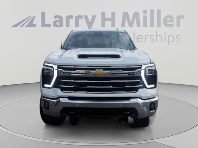 Used 2022 Chevrolet Silverado 2500 LTZ w/ LTZ Plus Package AWD/4WD image 8