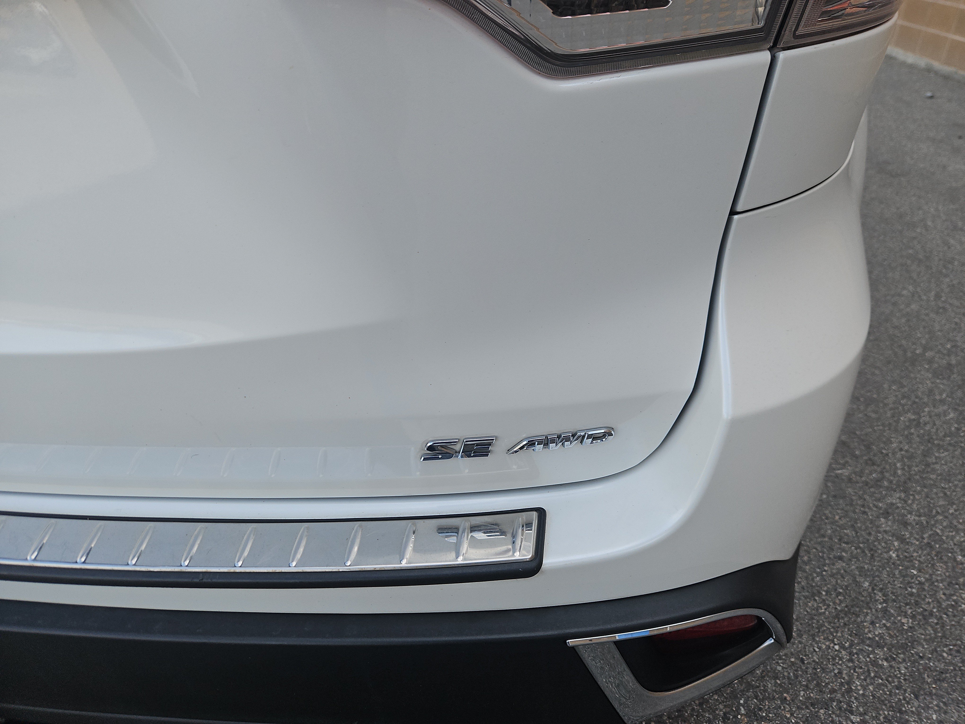 Used 2018 Toyota Highlander SE AWD/4WD image 25