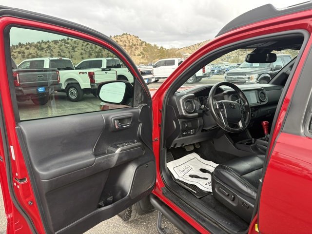 Used 2020 Toyota Tacoma TRD Off-Road image 13