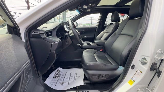 Used 2023 Toyota Venza Nightshade image 17
