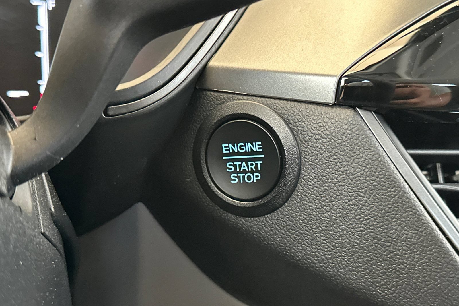 Certified 2025 Ford Escape Active FWD image 23
