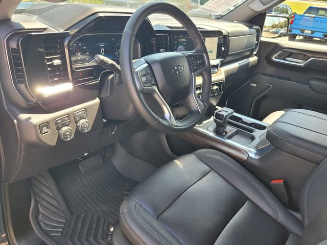 Used 2025 Chevrolet Silverado 1500 LT Trail Boss w/ Convenience Package II AWD/4WD image 9