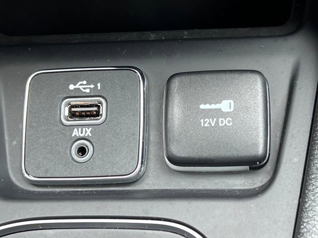 Used 2022 Jeep Cherokee Latitude w/ Sun & Sound Group AWD/4WD image 27
