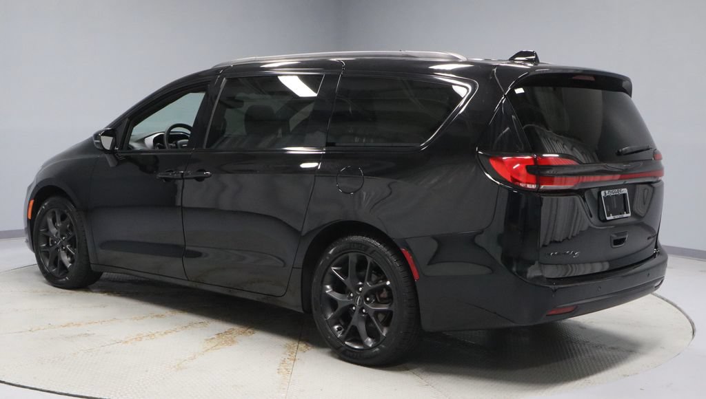 Used 2025 Chrysler Pacifica Limited FWD image 9