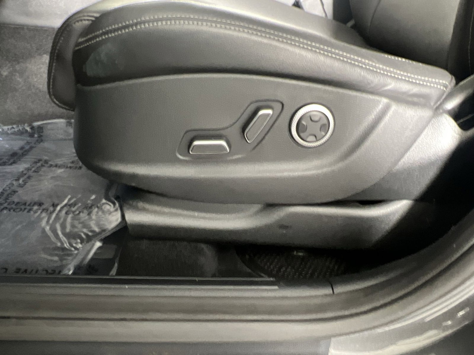 Used 2023 Genesis GV70 2.5T w/ Select Package image 14