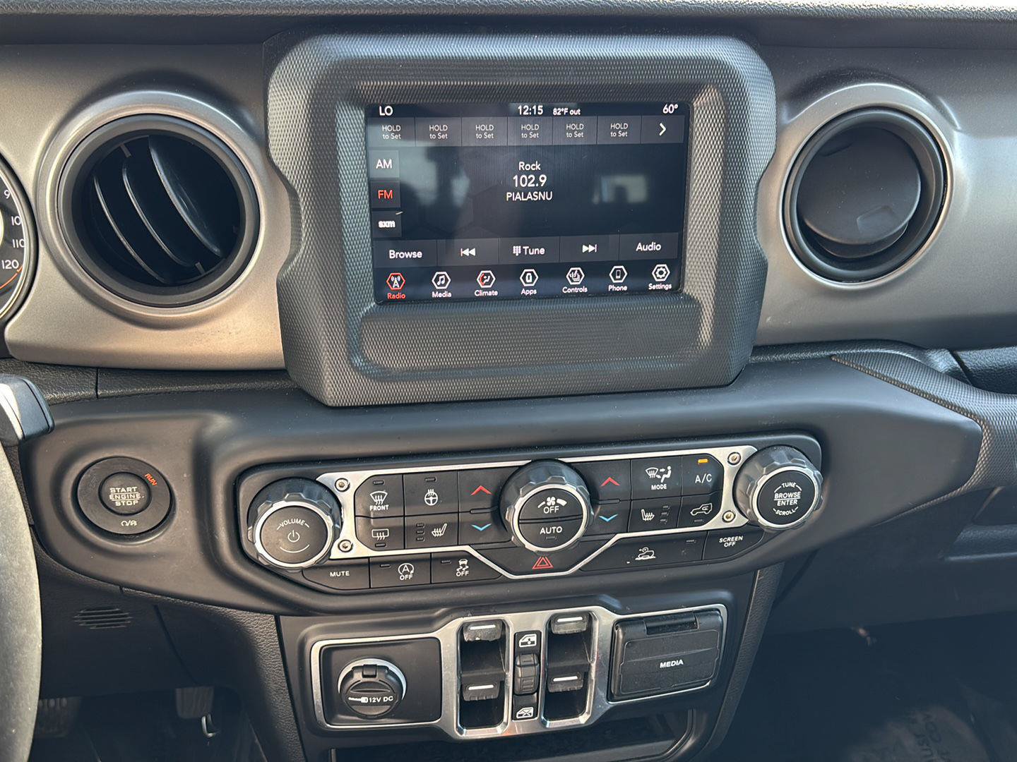 Used 2021 Jeep Gladiator Sport AWD/4WD image 16