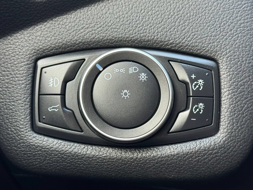 Certified 2018 Ford Escape SE FWD image 38