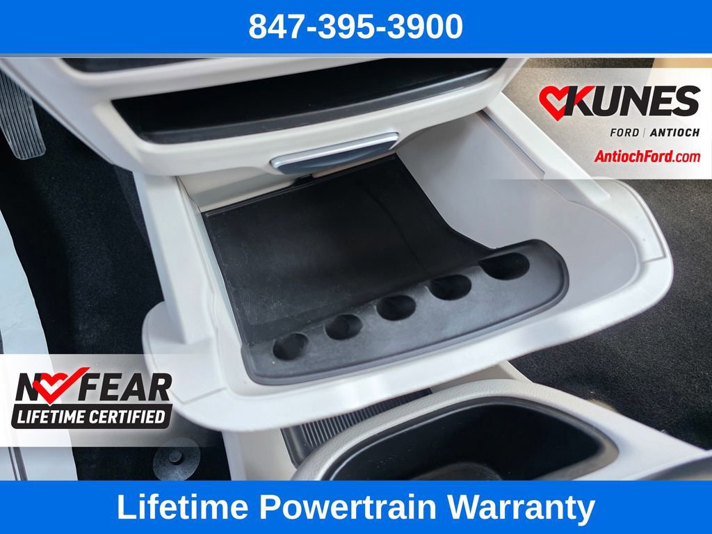 Used 2024 Chrysler Pacifica Touring-L image 61