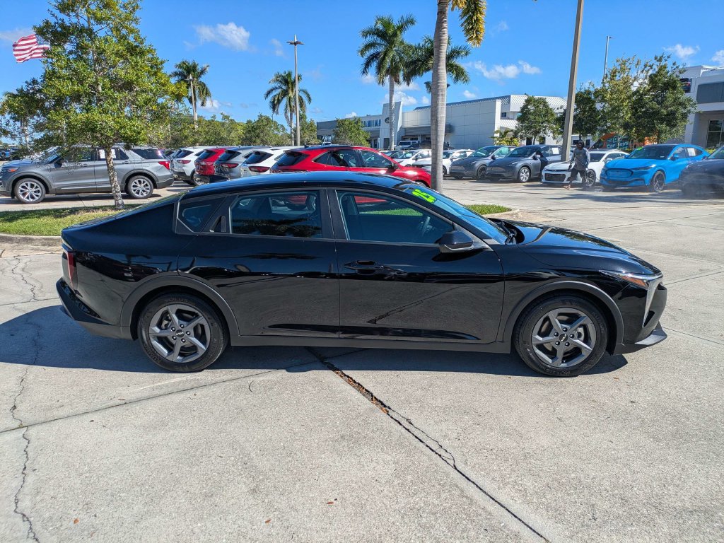 Used 2025 Kia K4 FWD image 3